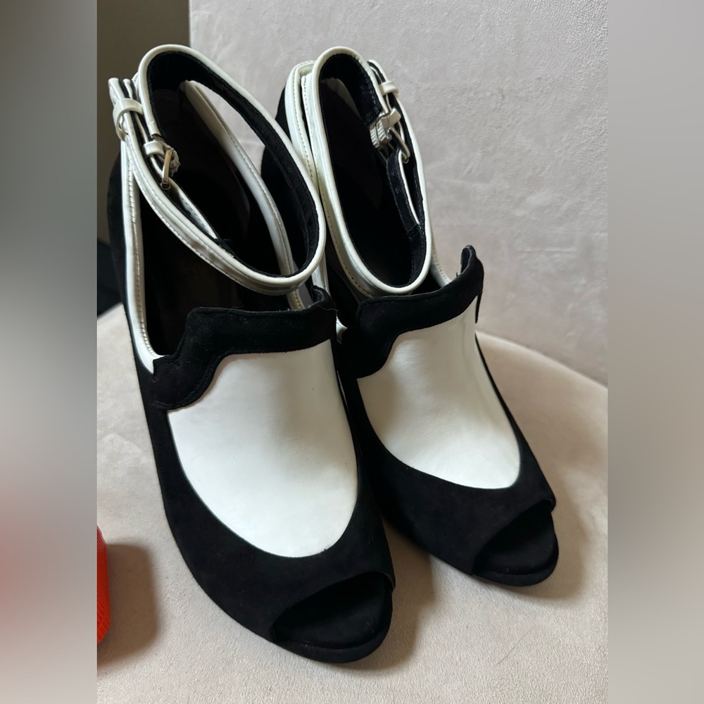 Rachel Roy leather & suede heels - Picture 3 of 9
